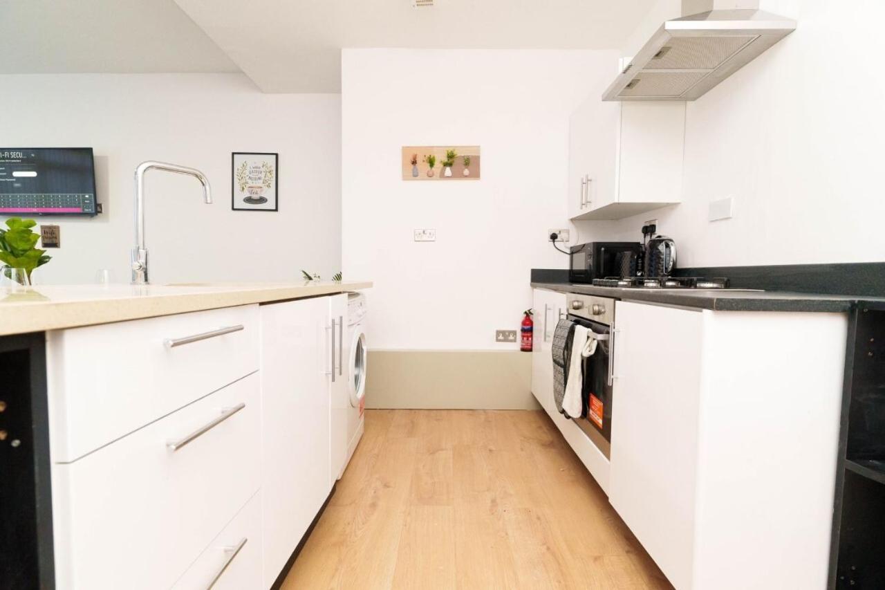 Albion High Street Apartment *